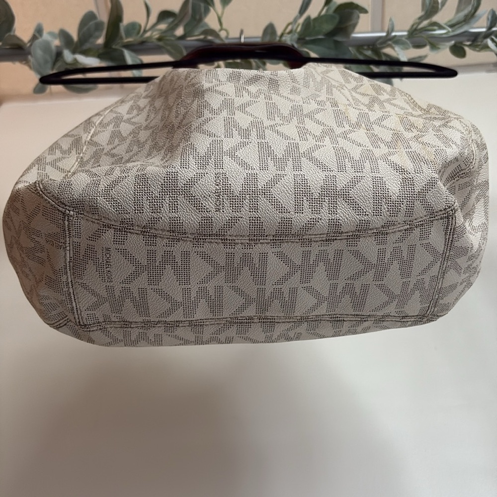Michael Kors Bag - Picture 6 of 10